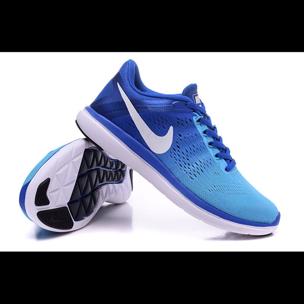 Blue nike tennis shoes